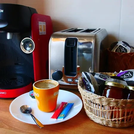 Bright & Wi-fi Direct Access Lyon La Doua - 2 Mins Walk From Tramway Station